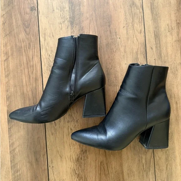 Women Black Boots - Picture 1 of 5